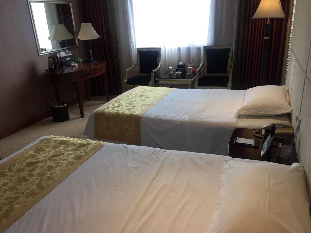 Yunheng Hotel Neijiang Exterior photo