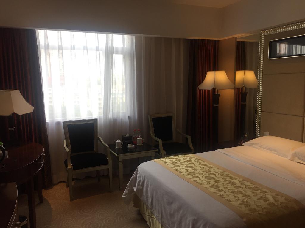 Yunheng Hotel Neijiang Exterior photo
